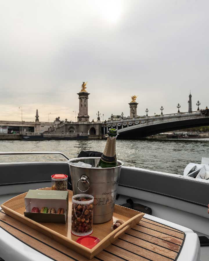 Apéro sur la Seine à Paris - Pont Alexandre 3